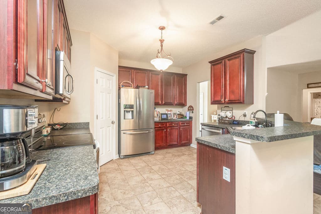 4 bedroom, 3 bathroom, 2,396 sq ft single family residence for sale at 178 Brandish Drive, Newnan, GA 30263 — photo 9