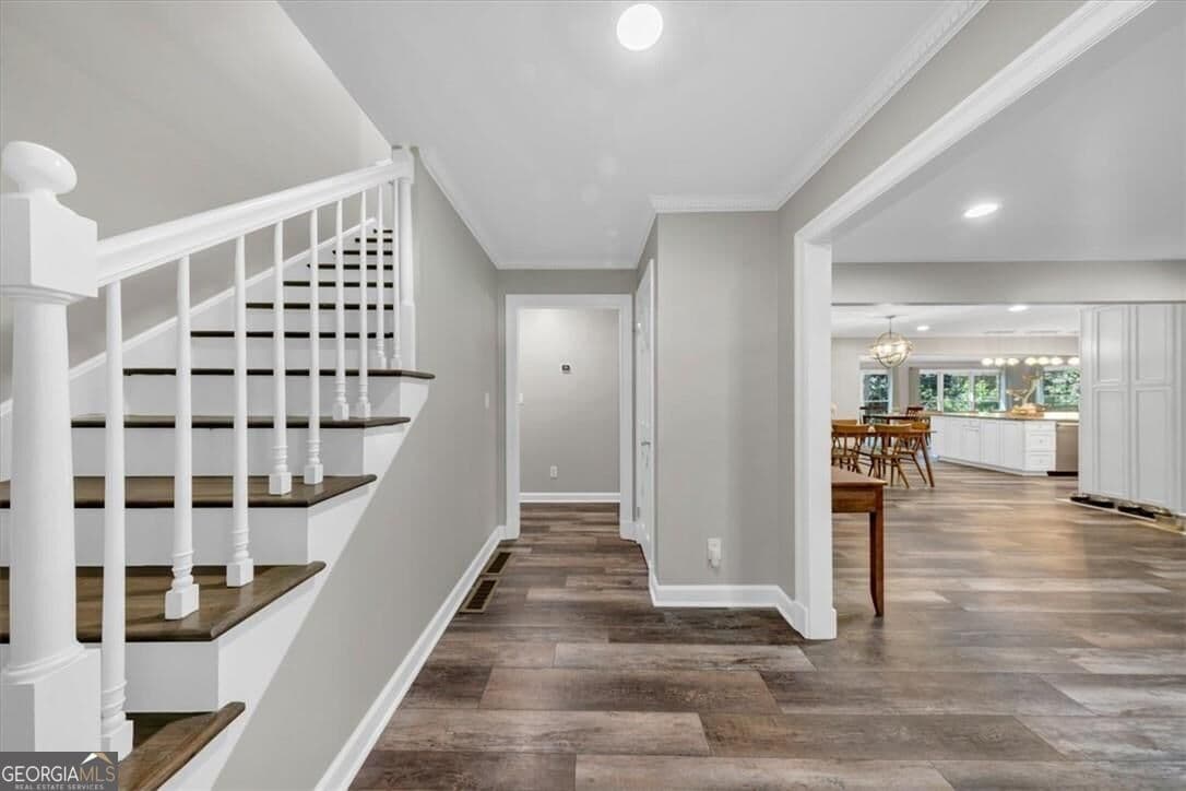 4 bedroom, 4.5 bathroom, 3,208 sq ft single family residence for sale at 165 Ridge Point Close, Roswell, GA 30076 — photo 5