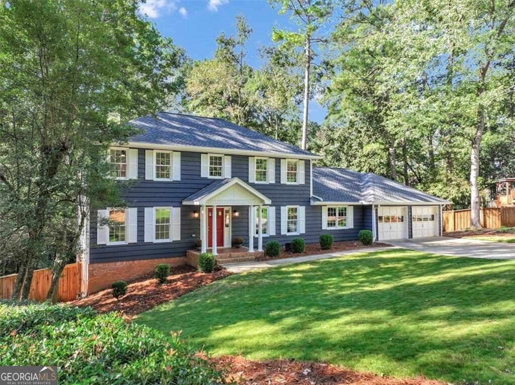 4 bedroom, 4.5 bathroom, 3,208 sq ft single family residence for sale at 165 Ridge Point Close, Roswell, GA 30076 — photo 4