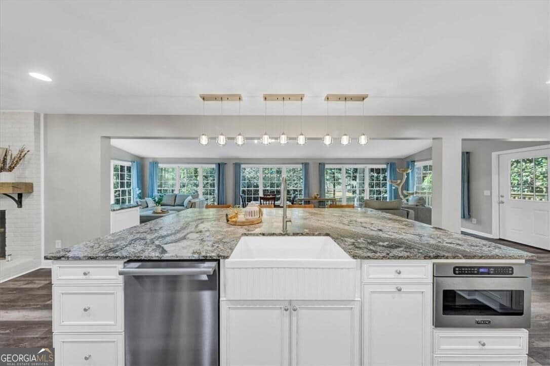 4 bedroom, 4.5 bathroom, 3,208 sq ft single family residence for sale at 165 Ridge Point Close, Roswell, GA 30076 — photo 8
