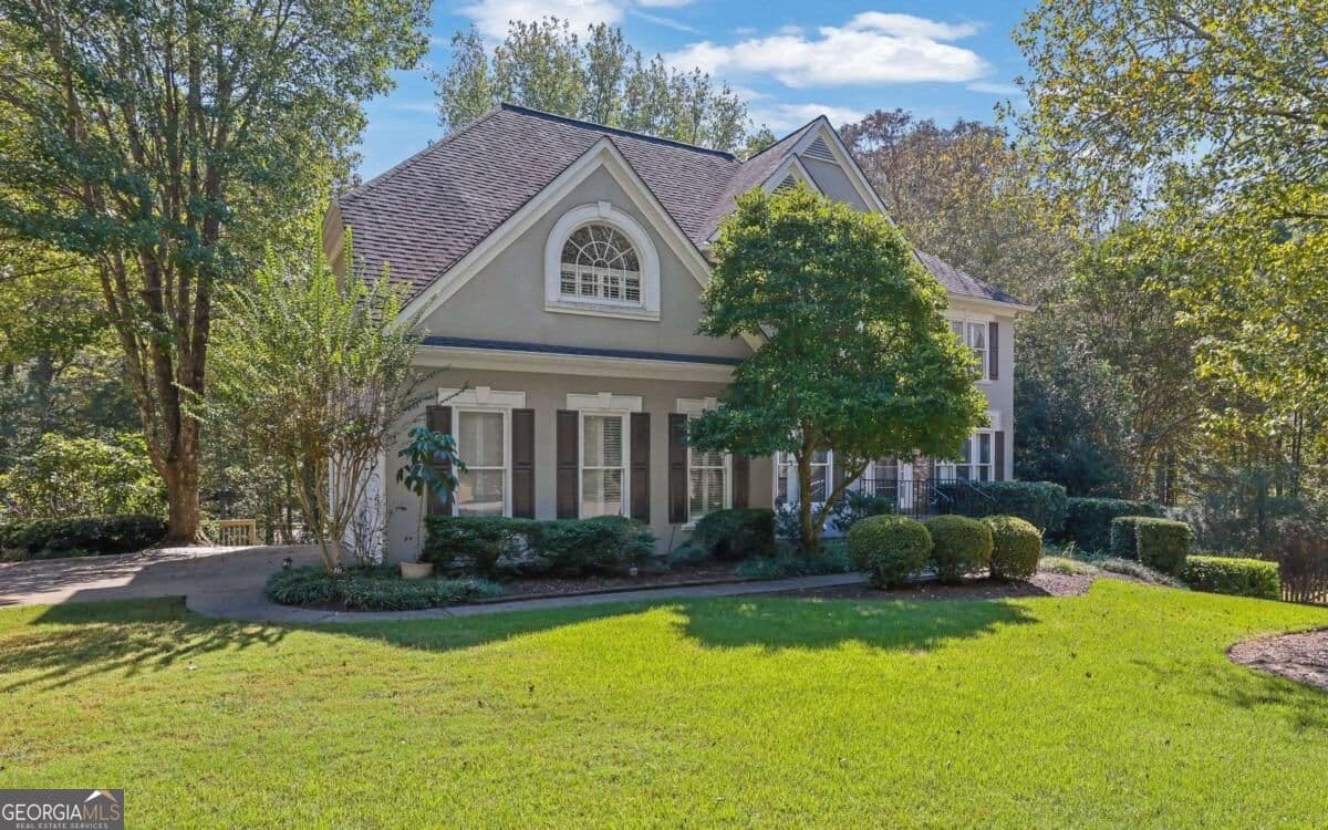 7 bedroom, 4 bathroom, 4,595 sq ft single family residence for sale at 315 Maycroft Court, Roswell, GA 30075 — photo 1 of 41