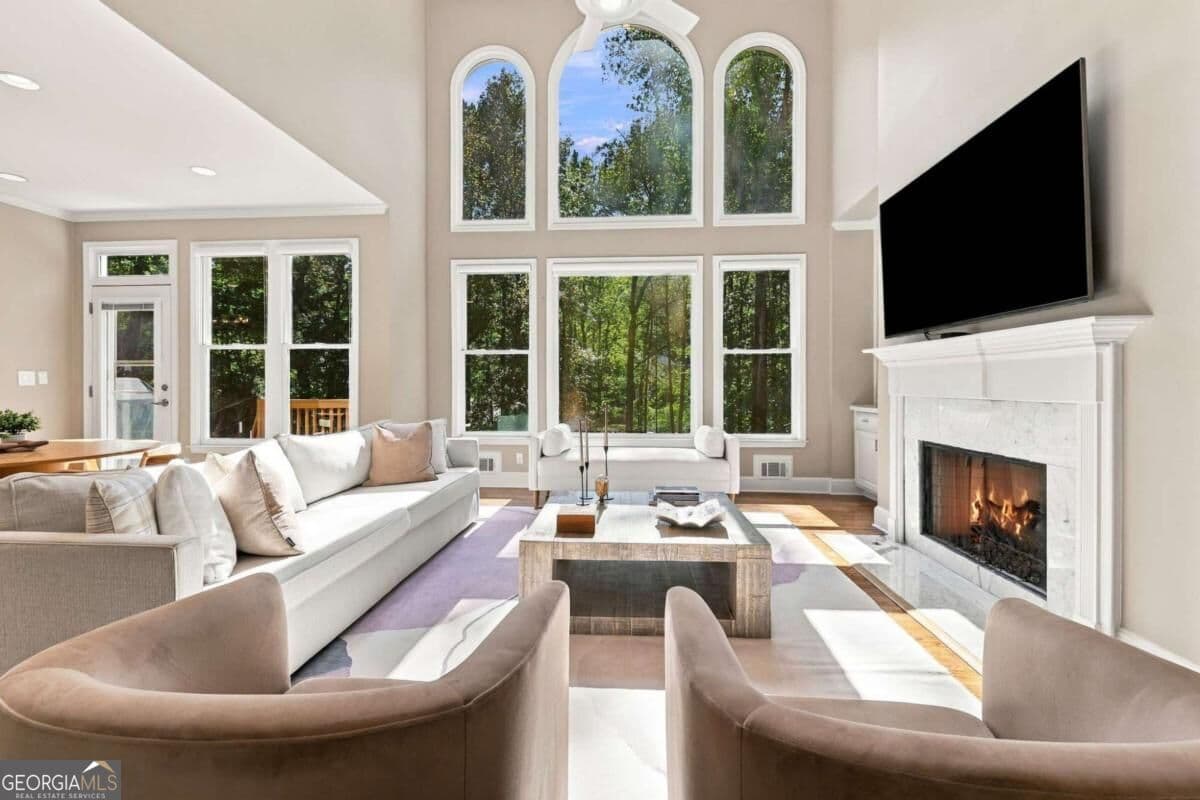 7 bedroom, 4 bathroom, 4,595 sq ft single family residence for sale at 315 Maycroft Court, Roswell, GA 30075 — photo 5