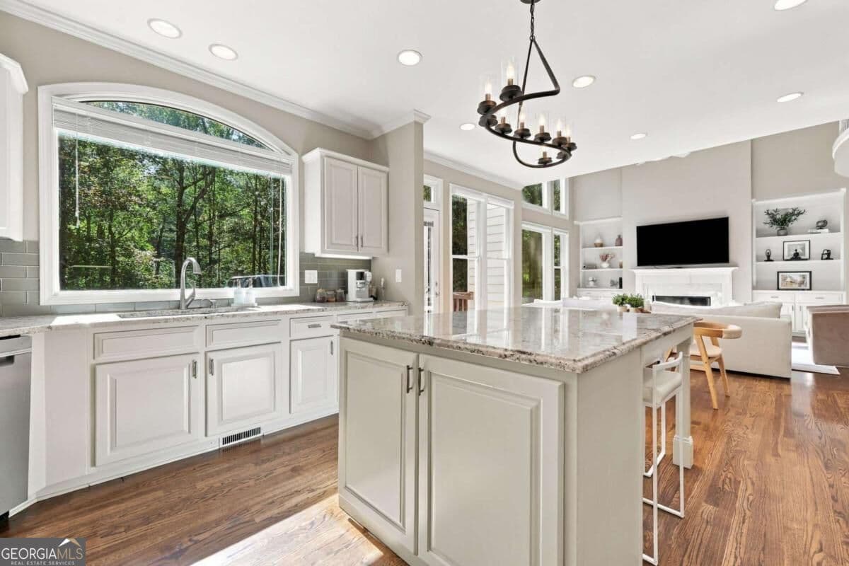 7 bedroom, 4 bathroom, 4,595 sq ft single family residence for sale at 315 Maycroft Court, Roswell, GA 30075 — photo 10