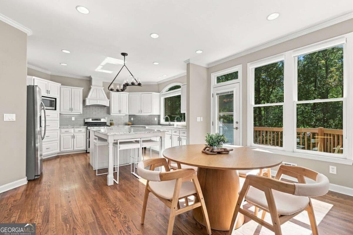 7 bedroom, 4 bathroom, 4,595 sq ft single family residence for sale at 315 Maycroft Court, Roswell, GA 30075 — photo 8