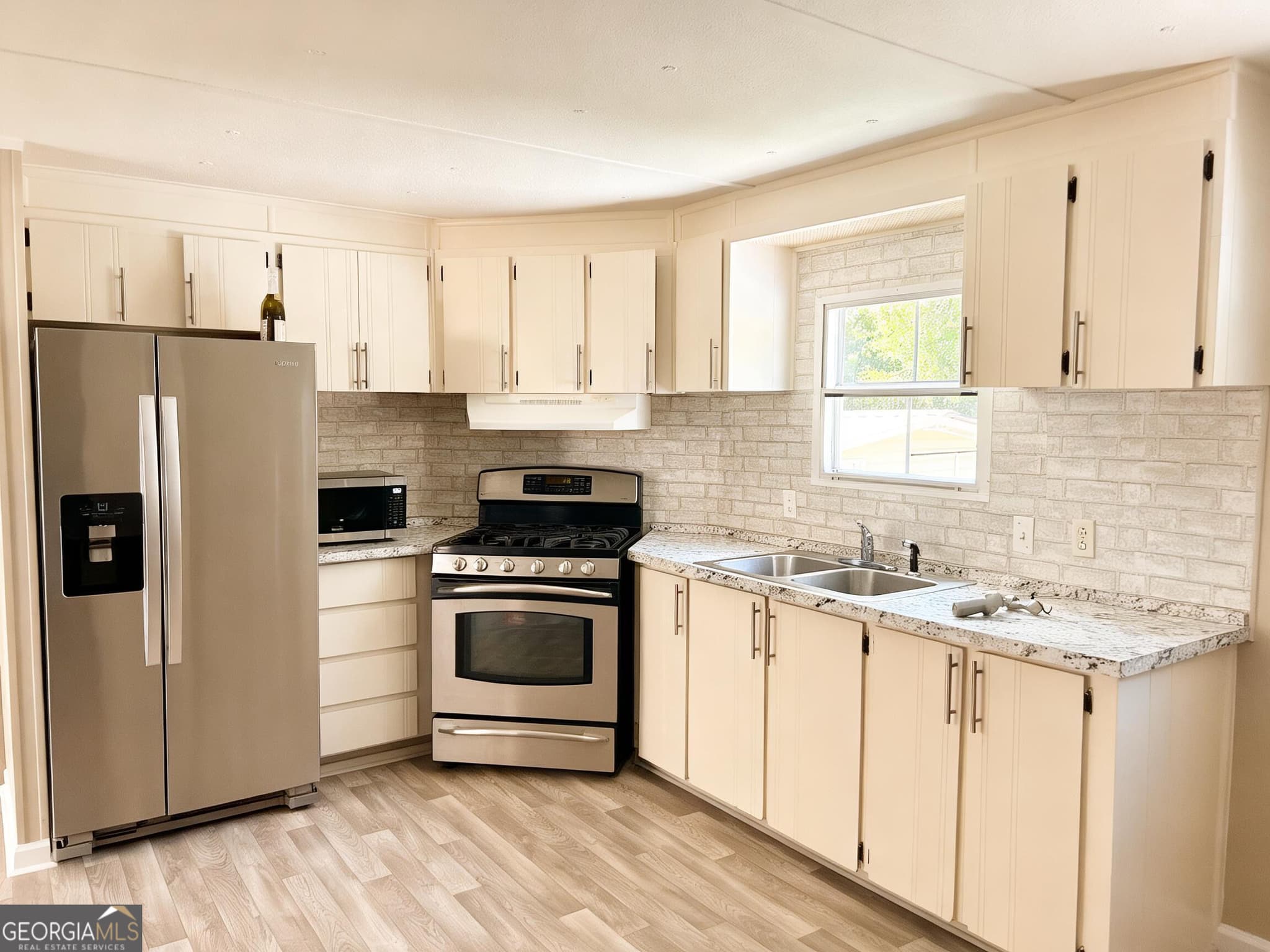 3 bedroom, 2 bathroom, 1,200 sq ft manufactured home,single family residence for sale at 5019 Dicks Hill Parkway, Mount Airy, GA 30563 — photo 2