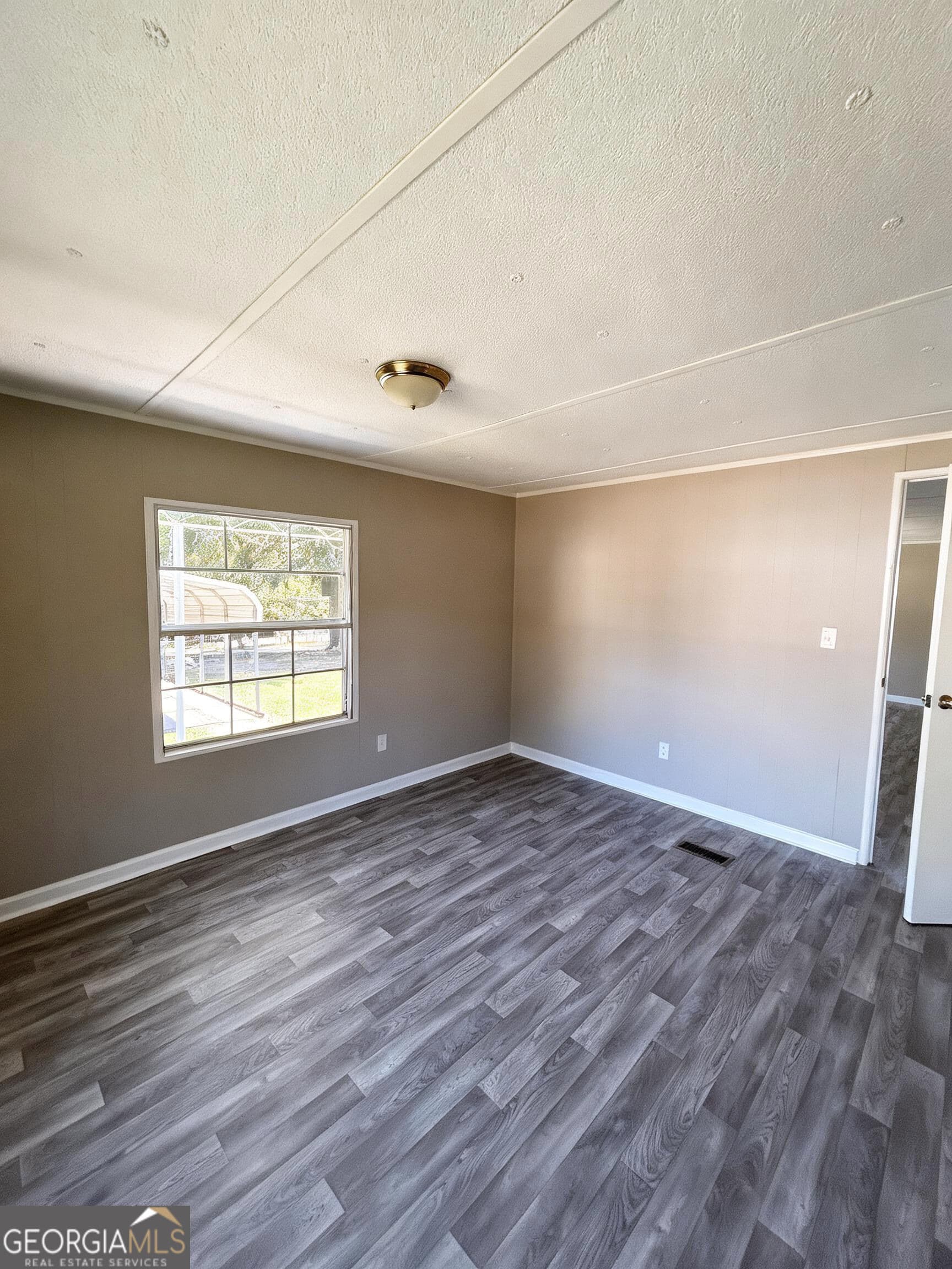 3 bedroom, 2 bathroom, 1,200 sq ft manufactured home,single family residence for sale at 5019 Dicks Hill Parkway, Mount Airy, GA 30563 — photo 6