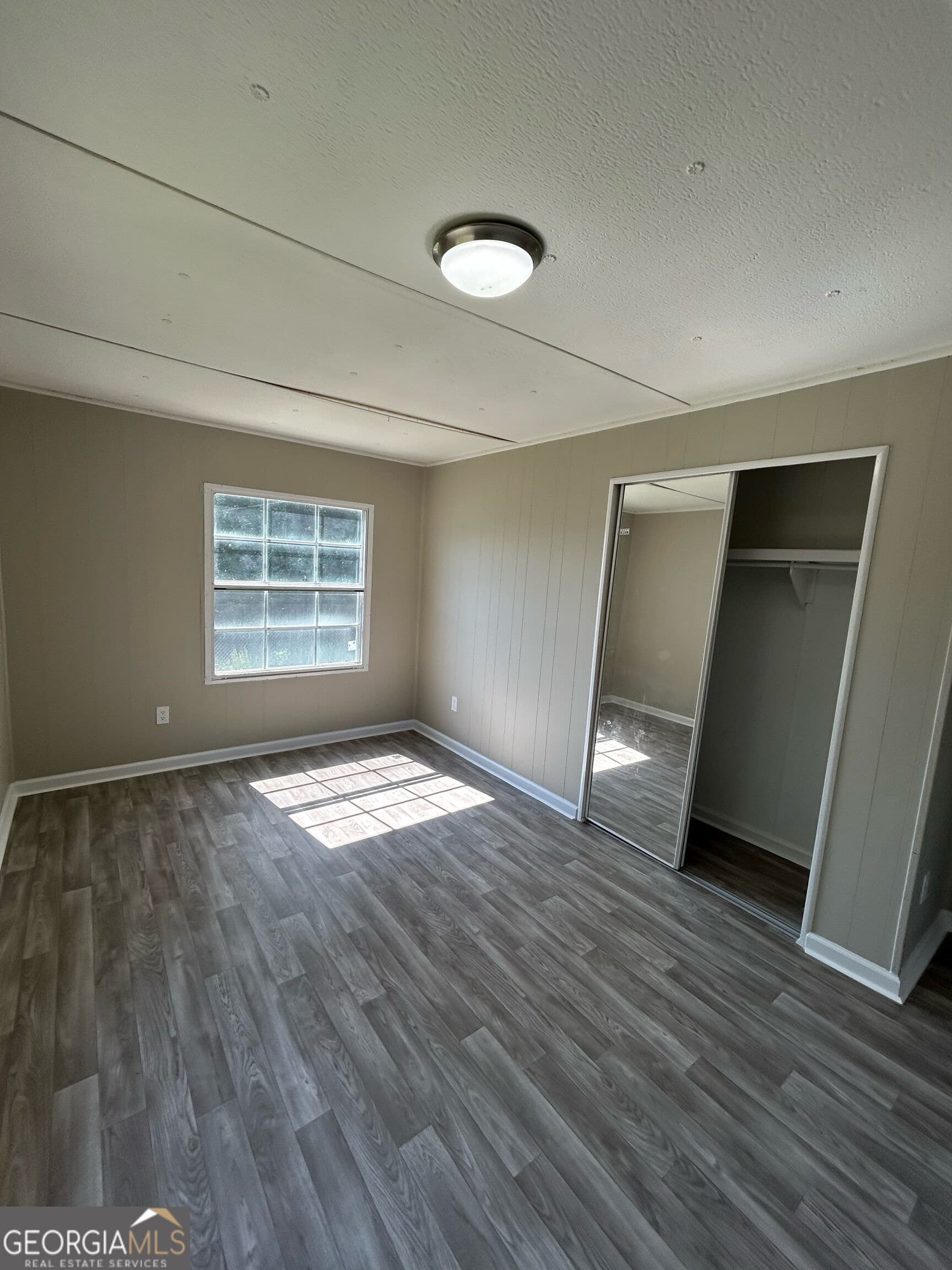 3 bedroom, 2 bathroom, 1,200 sq ft manufactured home,single family residence for sale at 5019 Dicks Hill Parkway, Mount Airy, GA 30563 — photo 7