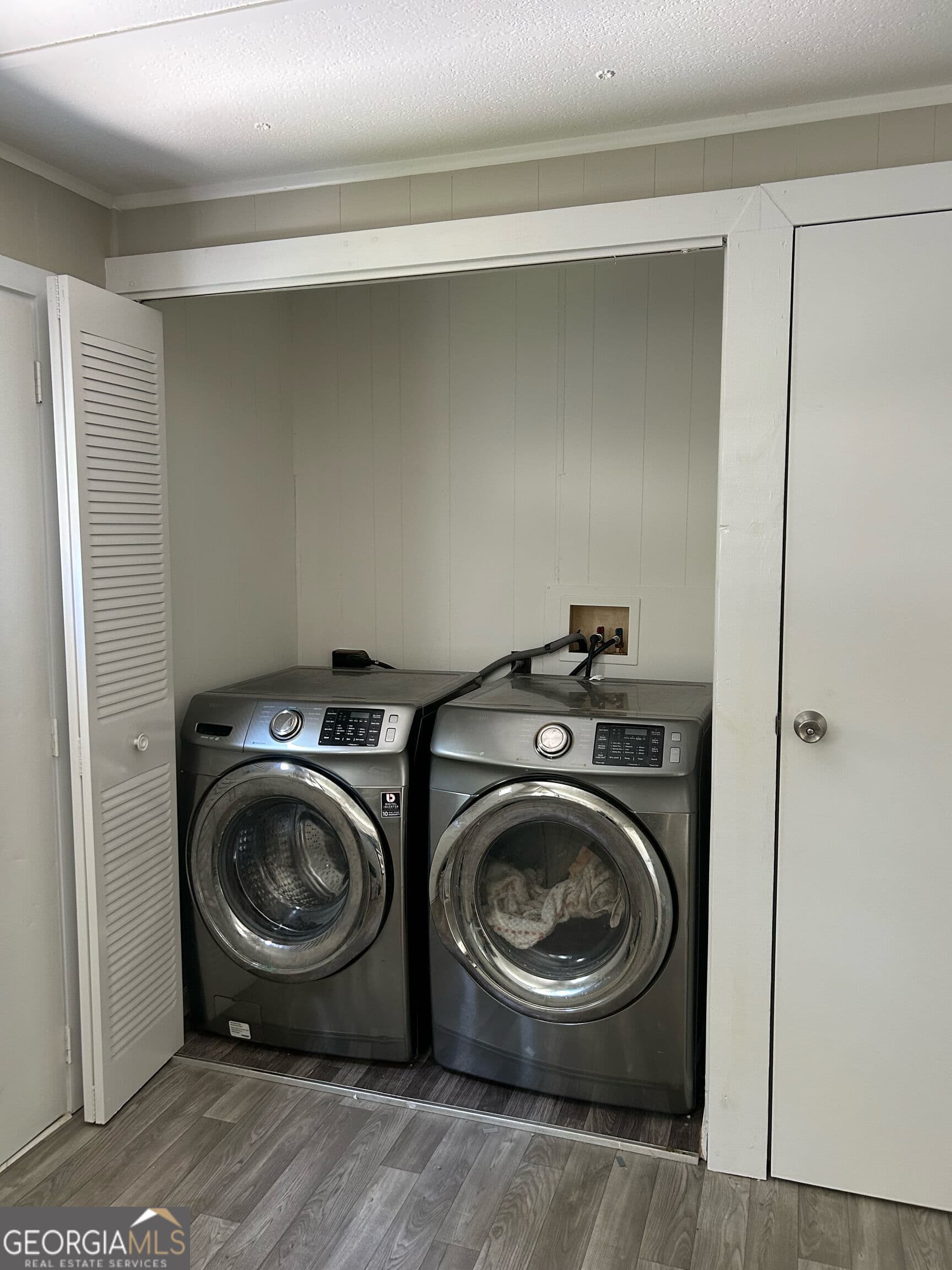 3 bedroom, 2 bathroom, 1,200 sq ft manufactured home,single family residence for sale at 5019 Dicks Hill Parkway, Mount Airy, GA 30563 — photo 3