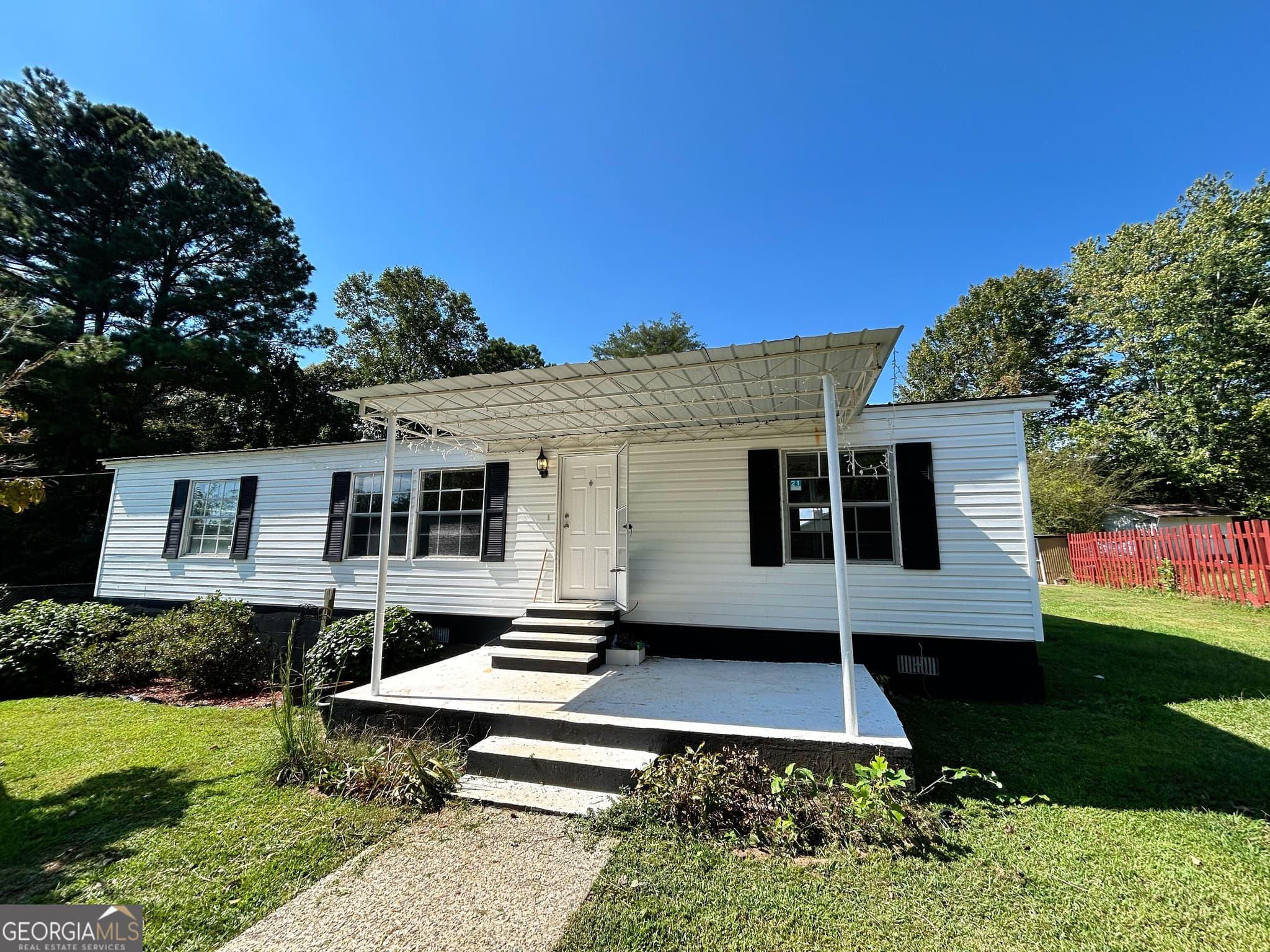3 bedroom, 2 bathroom, 1,200 sq ft manufactured home,single family residence for sale at 5019 Dicks Hill Parkway, Mount Airy, GA 30563 — photo 1 of 24