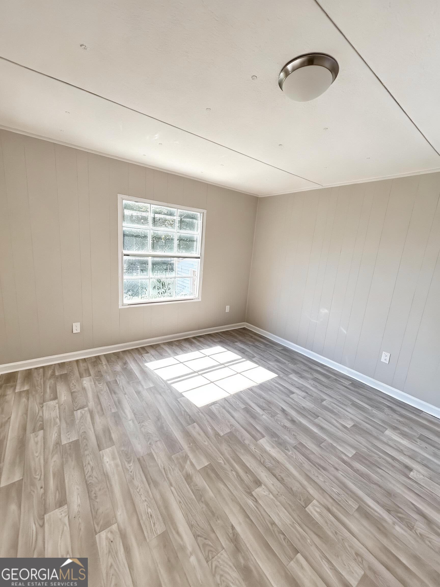 3 bedroom, 2 bathroom, 1,200 sq ft manufactured home,single family residence for sale at 5019 Dicks Hill Parkway, Mount Airy, GA 30563 — photo 8