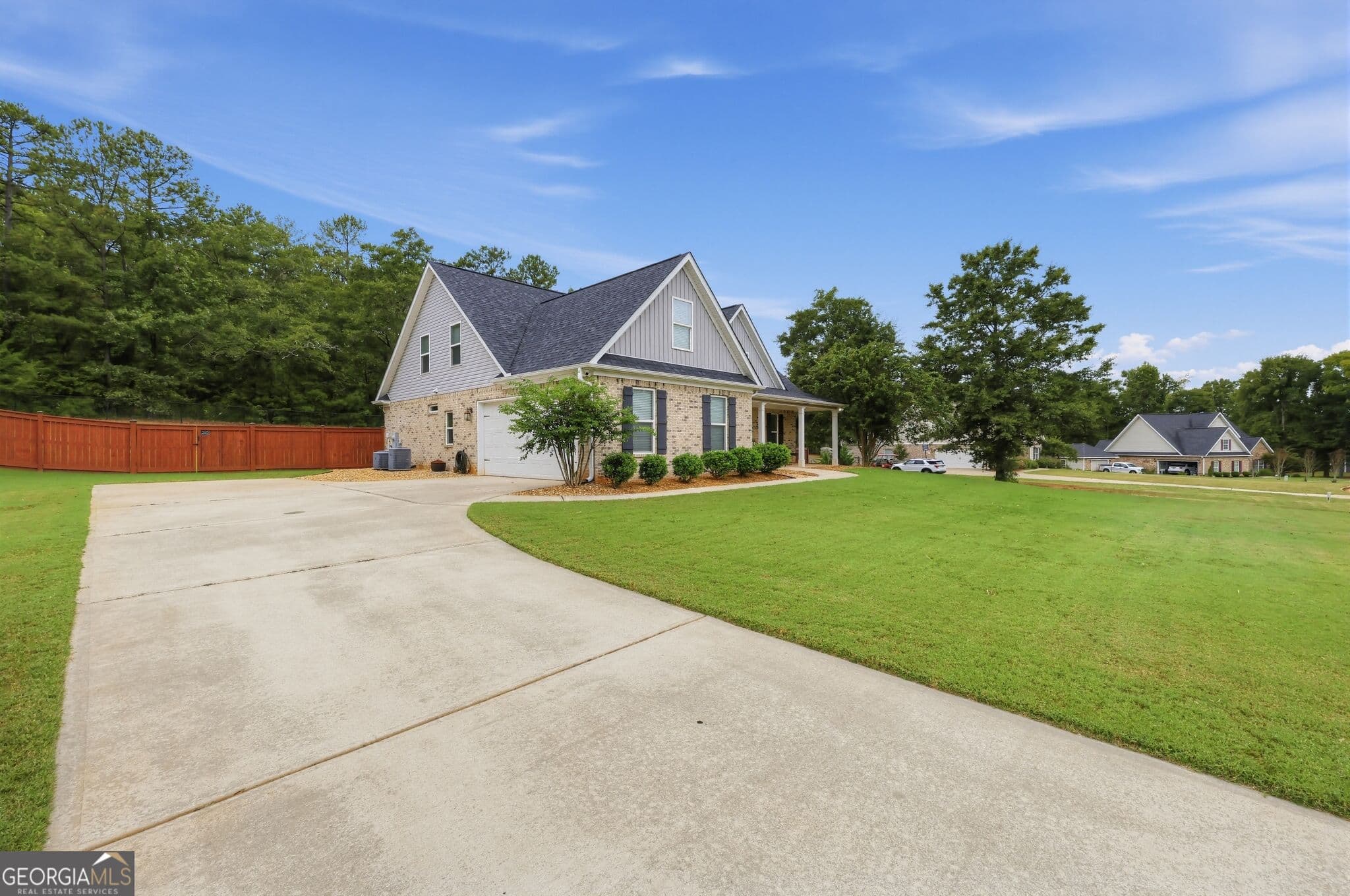 4 bedroom, 3 bathroom, 2,804 sq ft single family residence for sale at 160 Jackson Drive, Forsyth, GA 31029 — photo 2