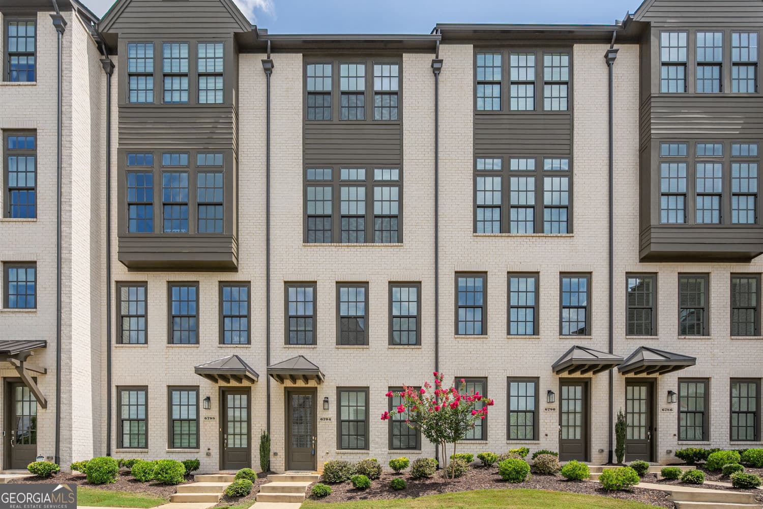 3 bedroom, 4 bathroom, 2,739 sq ft townhouse for sale at 6794 Encore Boulevard, Sandy Springs, GA 30328 — photo 3