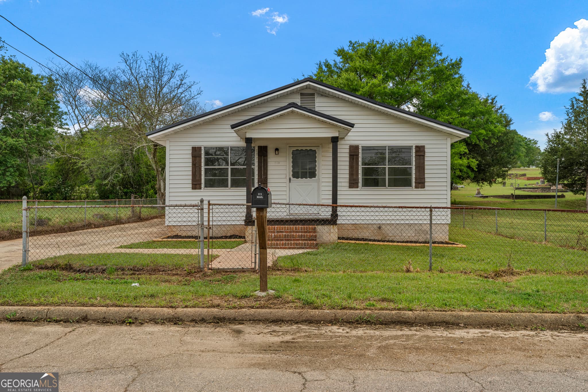 3 bedroom, 1 bathroom, 1,148 sq ft single family residence sold at 401 N 14th Avenue, Lanett, AL 36863