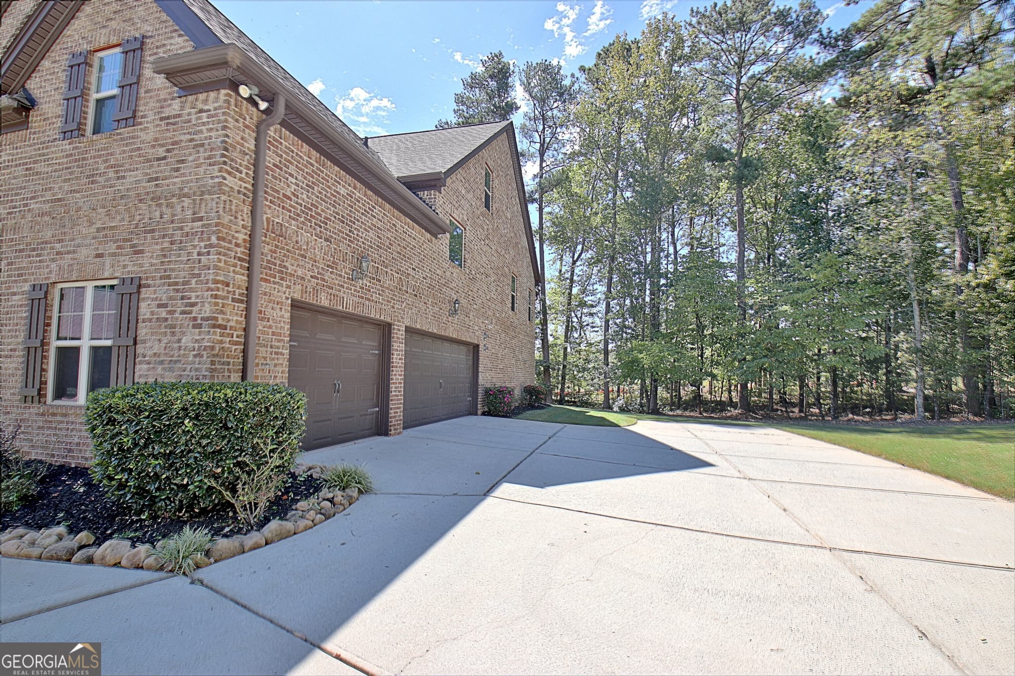 5 bedroom, 4 bathroom, 5,495 sq ft single family residence for sale at 155 Boatwater Bend, Peachtree City, GA 30269 — photo 2