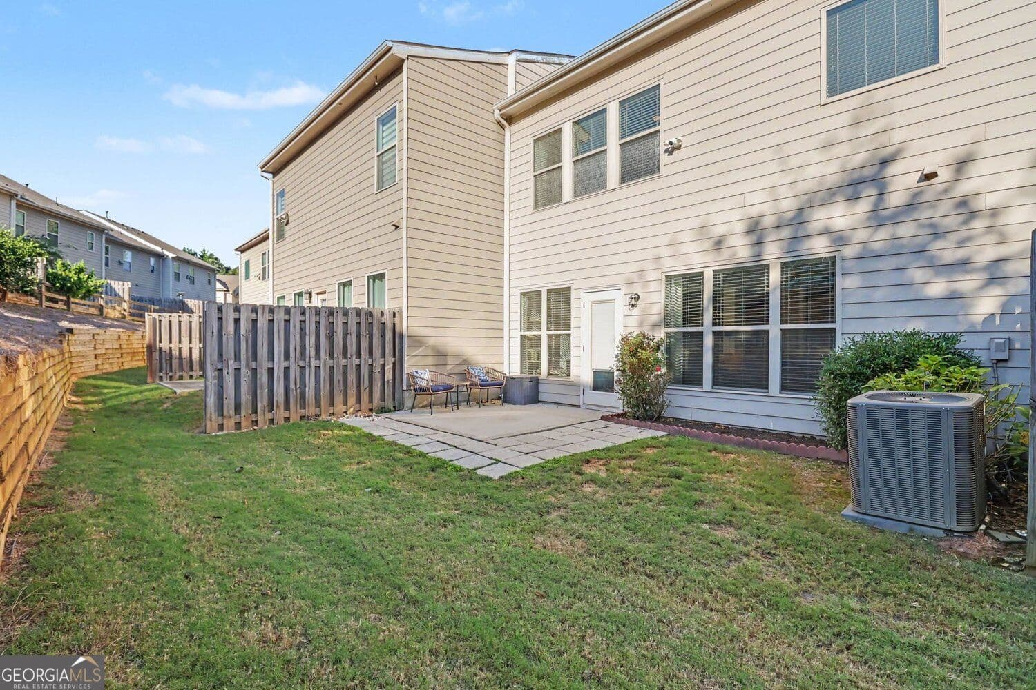 3 bedroom, 2.5 bathroom, 2,016 sq ft townhouse for sale at 7015 Kingswood Run Drive, Atlanta, GA 30340 — photo 6