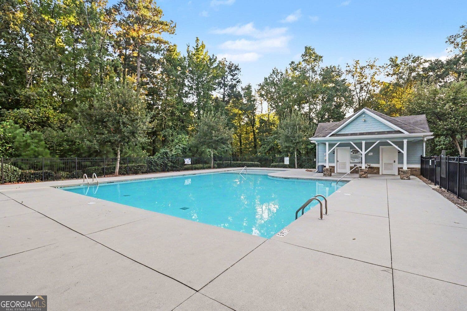 3 bedroom, 2.5 bathroom, 2,016 sq ft townhouse for sale at 7015 Kingswood Run Drive, Atlanta, GA 30340 — photo 7