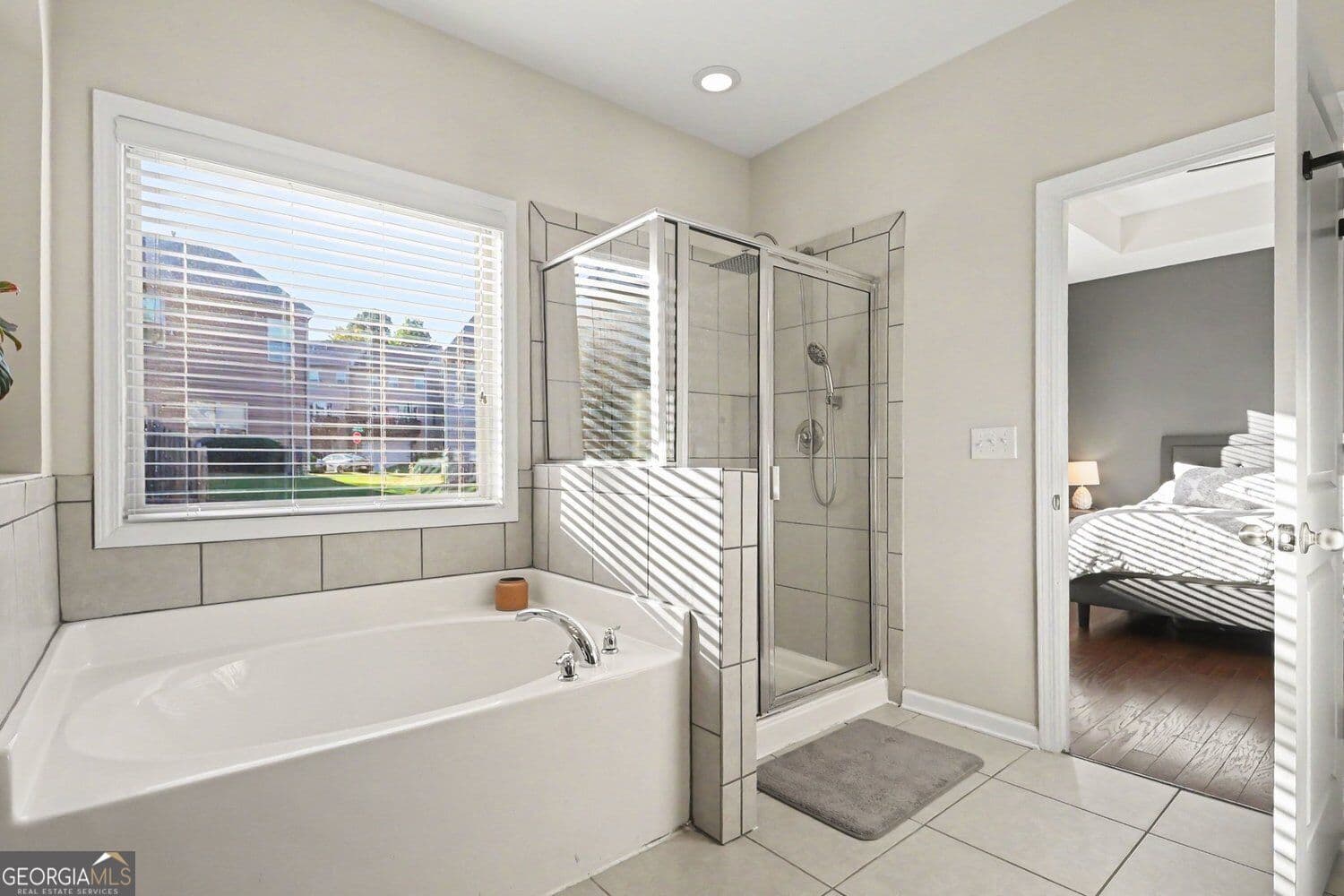 3 bedroom, 2.5 bathroom, 2,016 sq ft townhouse for sale at 7015 Kingswood Run Drive, Atlanta, GA 30340 — photo 5