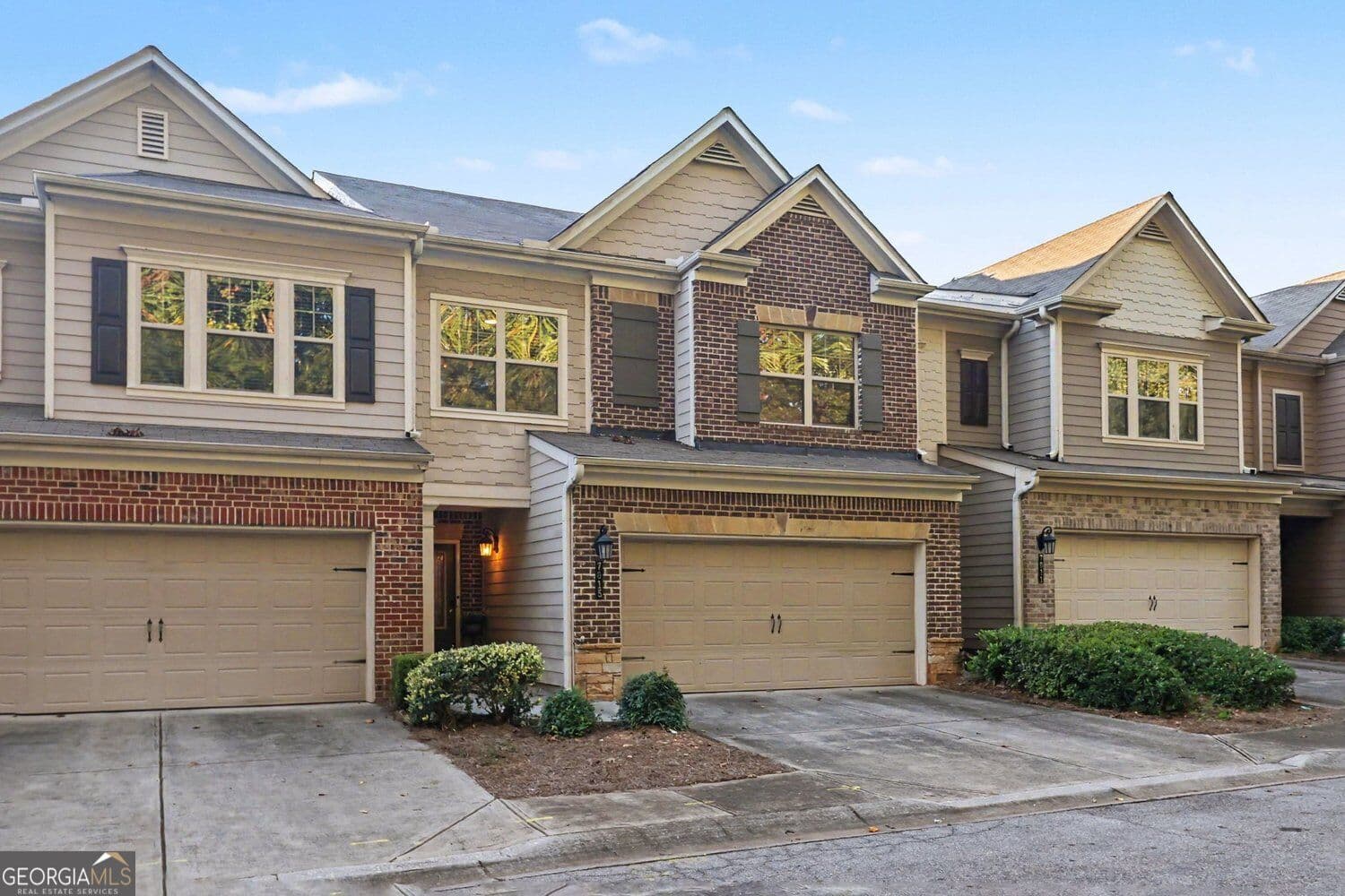 3 bedroom, 2.5 bathroom, 2,016 sq ft townhouse for sale at 7015 Kingswood Run Drive, Atlanta, GA 30340 — photo 9