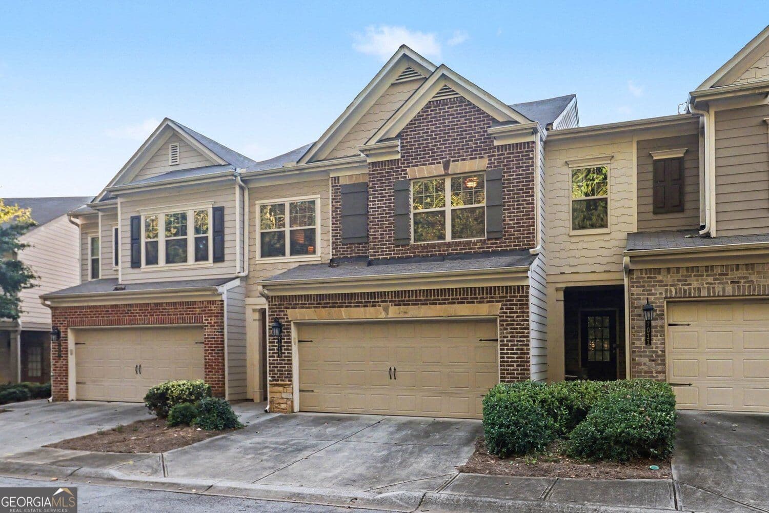 3 bedroom, 2.5 bathroom, 2,016 sq ft townhouse for sale at 7015 Kingswood Run Drive, Atlanta, GA 30340 — photo 10