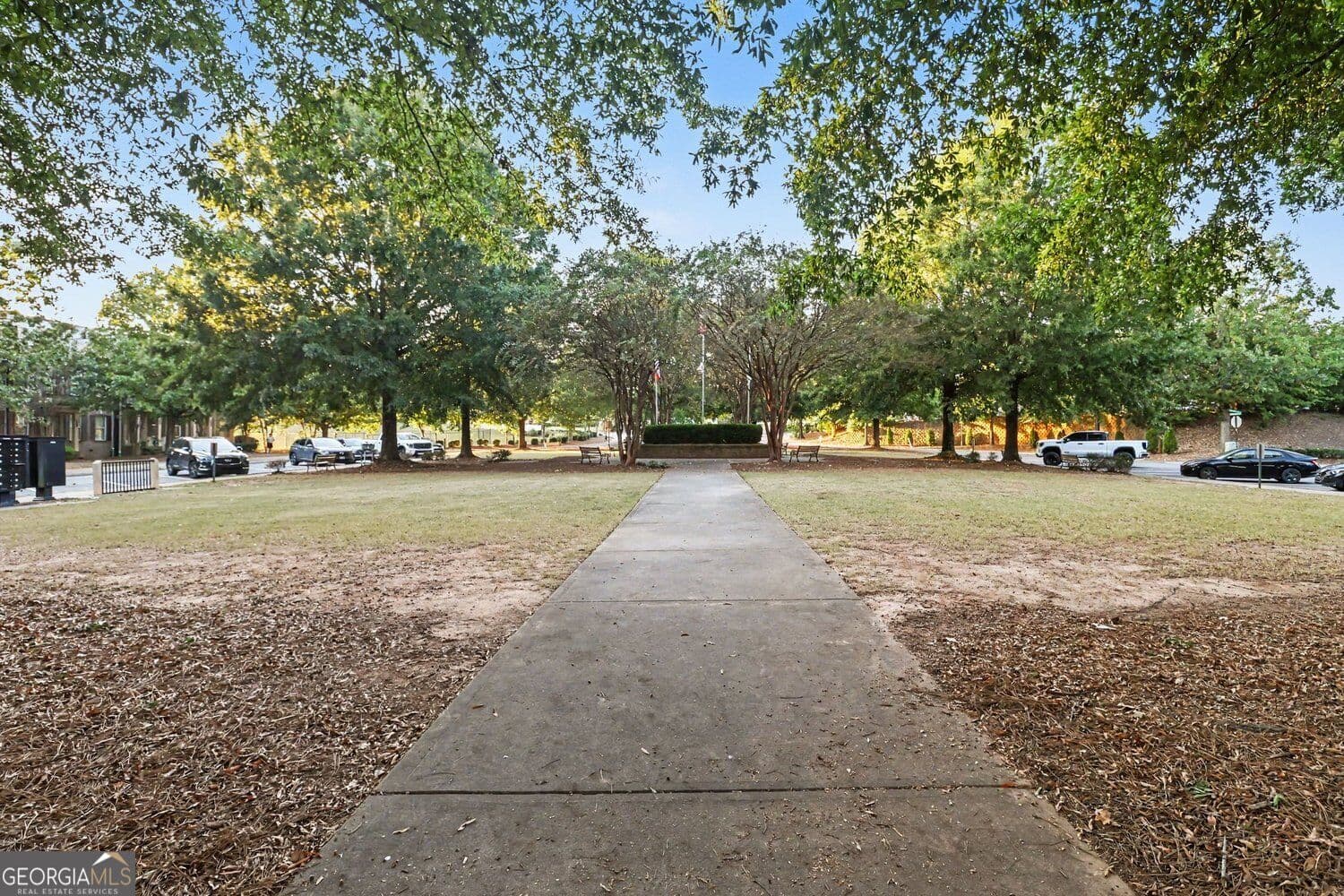 3 bedroom, 2.5 bathroom, 2,016 sq ft townhouse for sale at 7015 Kingswood Run Drive, Atlanta, GA 30340 — photo 8
