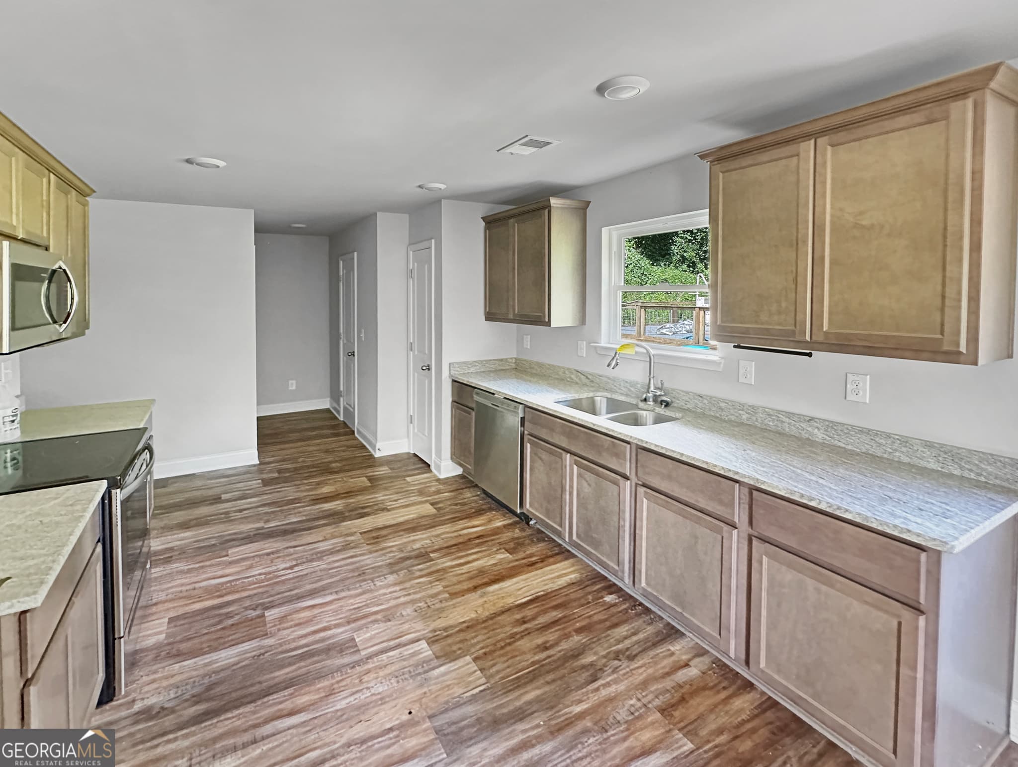 4 bedroom, 2.5 bathroom, 1,760 sq ft single family residence for sale at 160 Deerfield Trace, Barnesville, GA 30204 — photo 5