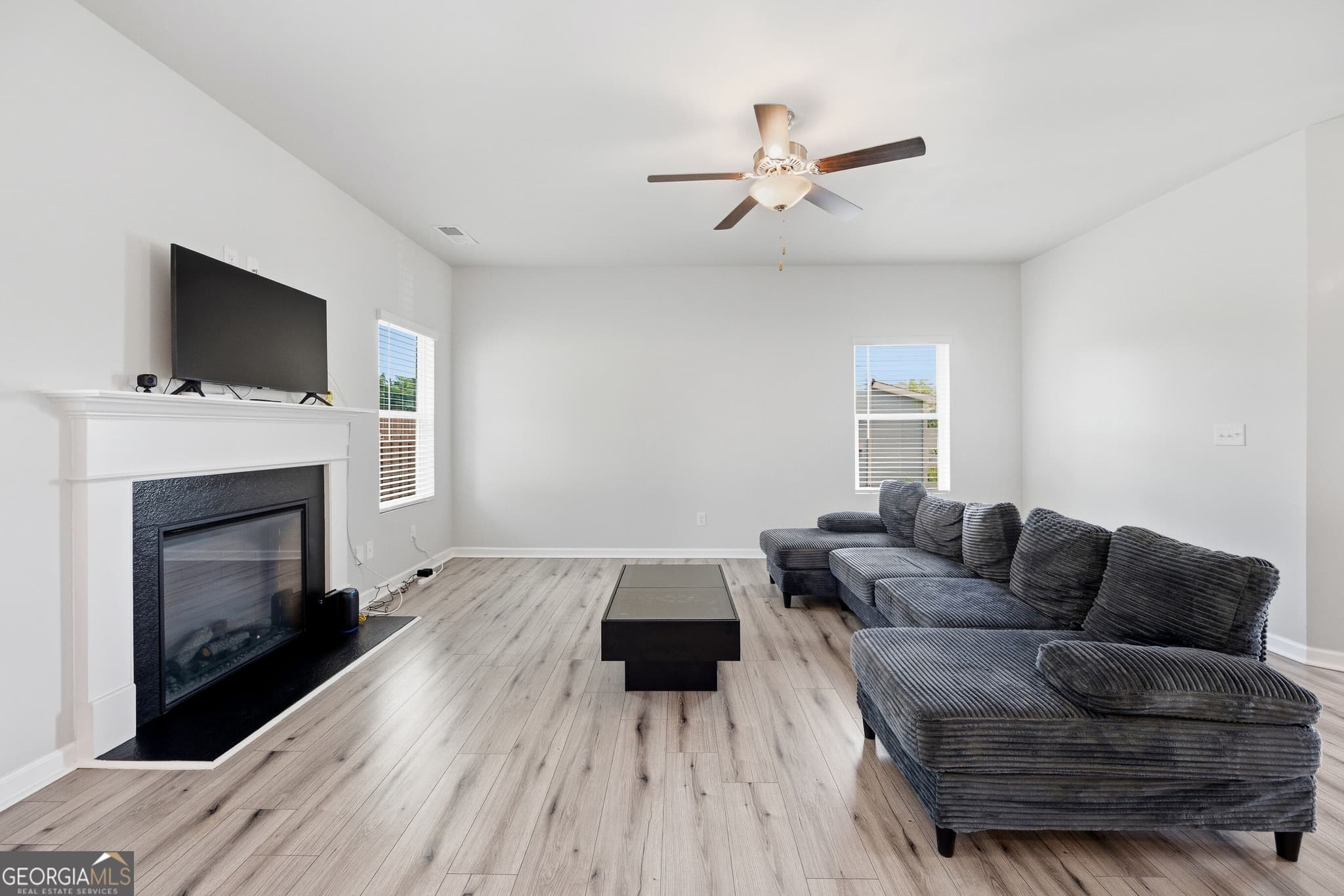 5 bedroom, 3 bathroom, 2,816 sq ft single family residence for sale at 136 Petunia Court, Mcdonough, GA 30252 — photo 7