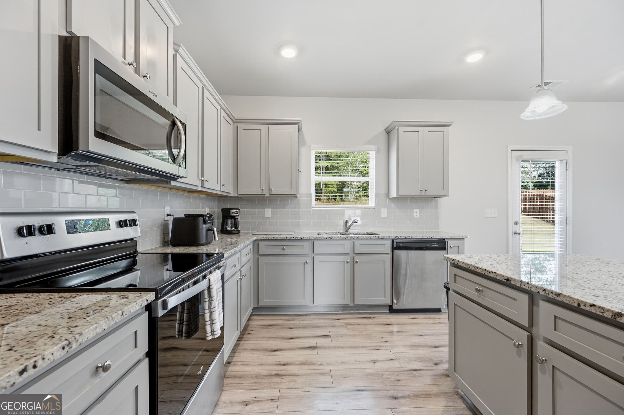5 bedroom, 3 bathroom, 2,816 sq ft single family residence for sale at 136 Petunia Court, Mcdonough, GA 30252 — photo 4