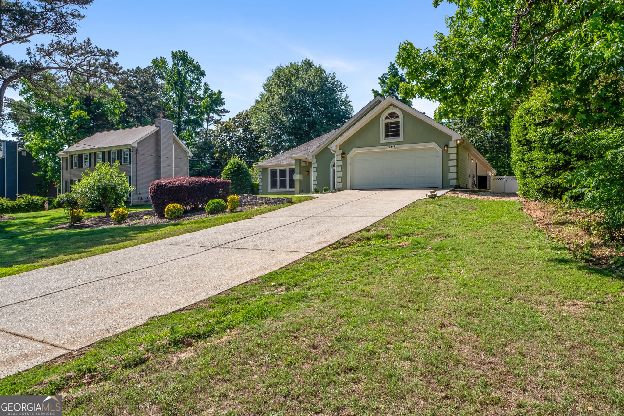 3 bedroom, 2 bathroom, 2,576 sq ft single family residence for sale at 709 Oak Moss Drive, Lawrenceville, GA 30043 — photo 2