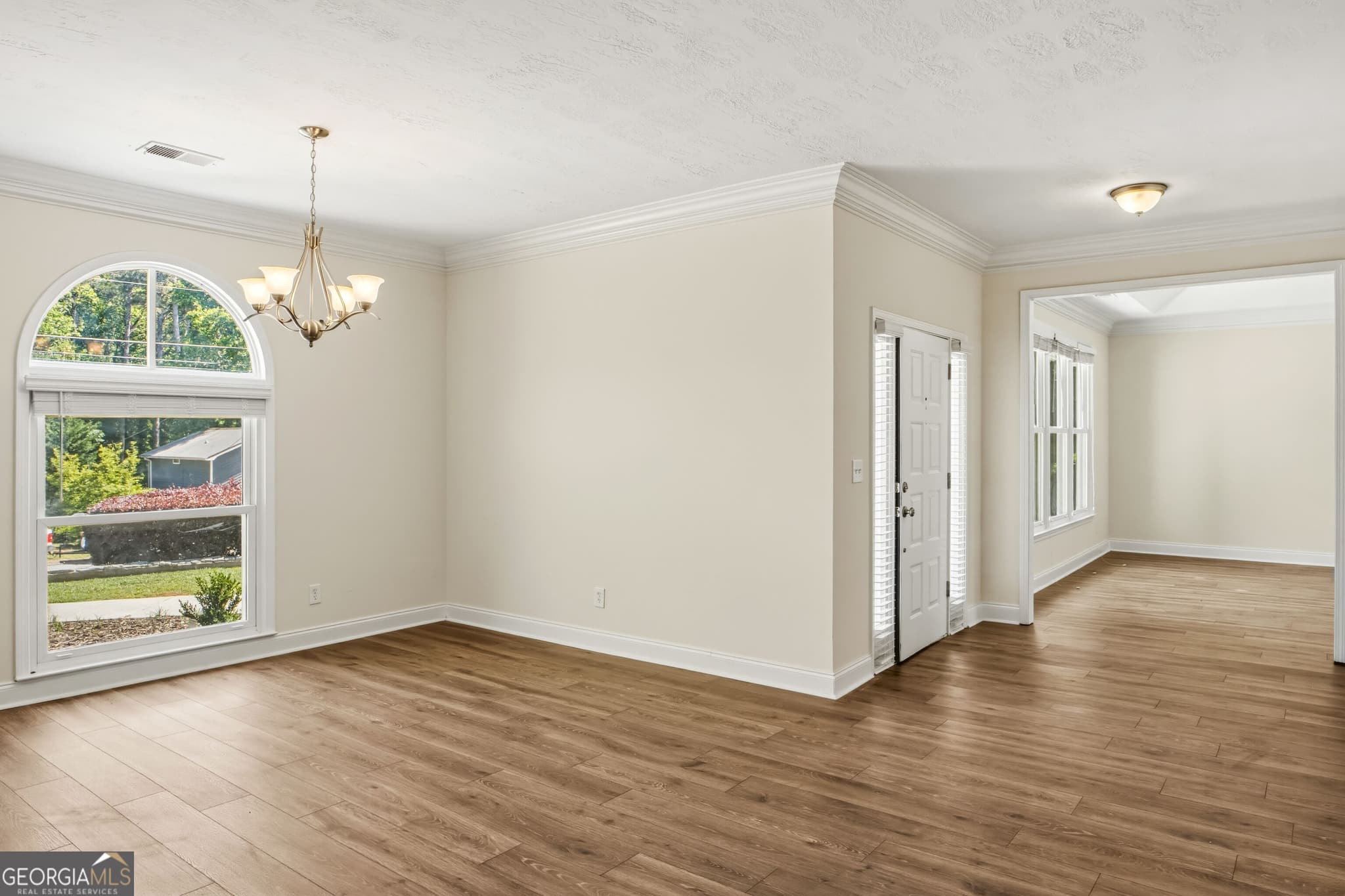 3 bedroom, 2 bathroom, 2,576 sq ft single family residence for sale at 709 Oak Moss Drive, Lawrenceville, GA 30043 — photo 5