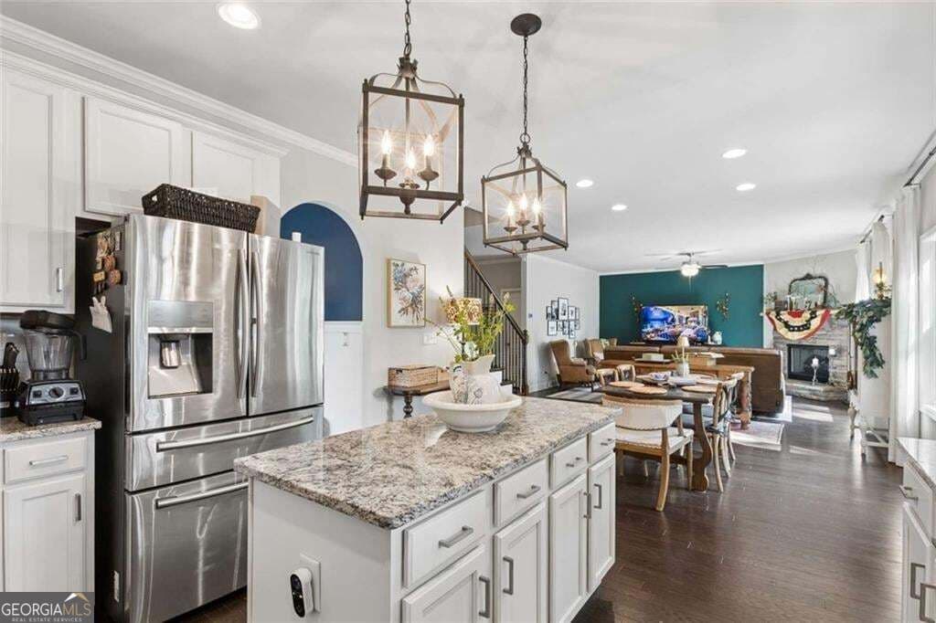 5 bedroom, 3.5 bathroom, 3,956 sq ft single family residence for sale at 6220 Providence Lake Drive, Gainesville, GA 30506 — photo 2