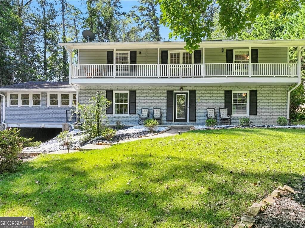 5 bedroom, 4 bathroom, 3,076 sq ft single family residence for sale at 1708 Childerlee Lane, Atlanta, GA 30329 — photo 2