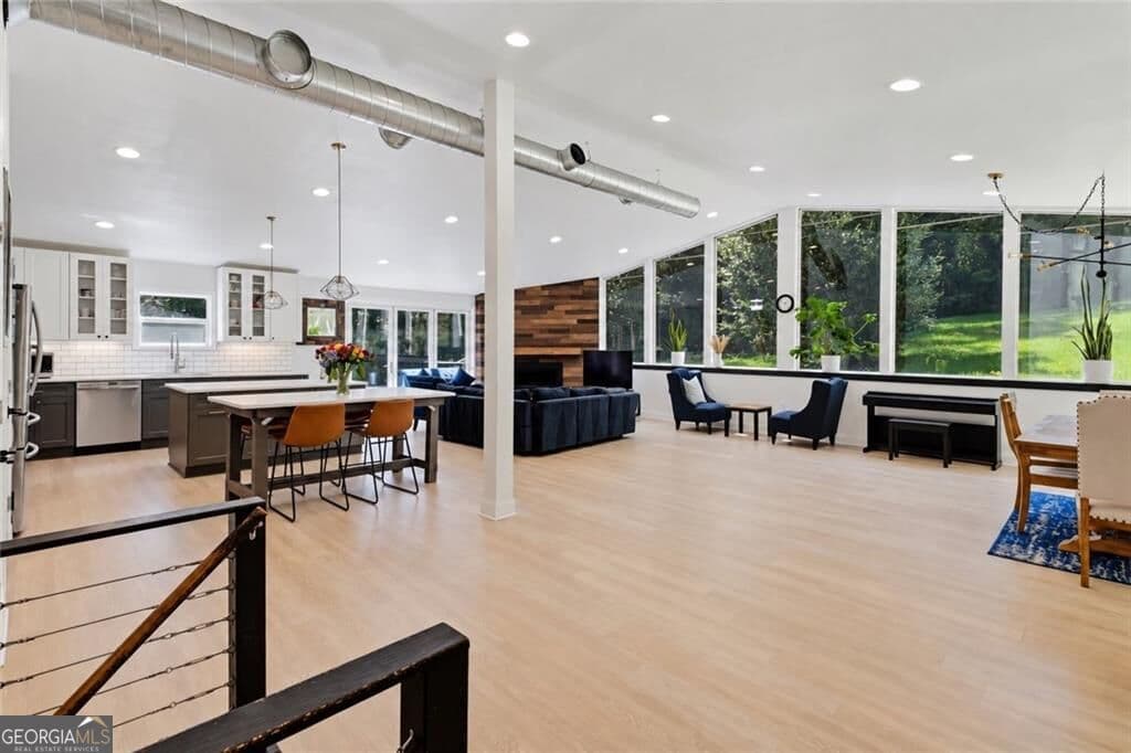 5 bedroom, 4 bathroom, 3,076 sq ft single family residence for sale at 1708 Childerlee Lane, Atlanta, GA 30329 — photo 6