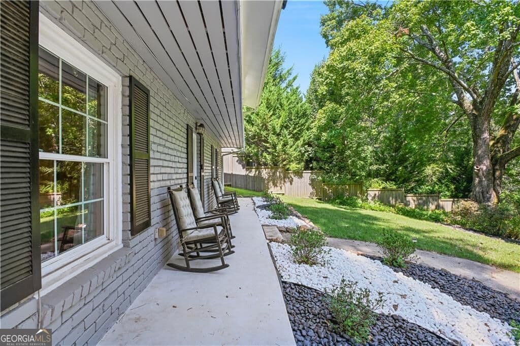 5 bedroom, 4 bathroom, 3,076 sq ft single family residence for sale at 1708 Childerlee Lane, Atlanta, GA 30329 — photo 3