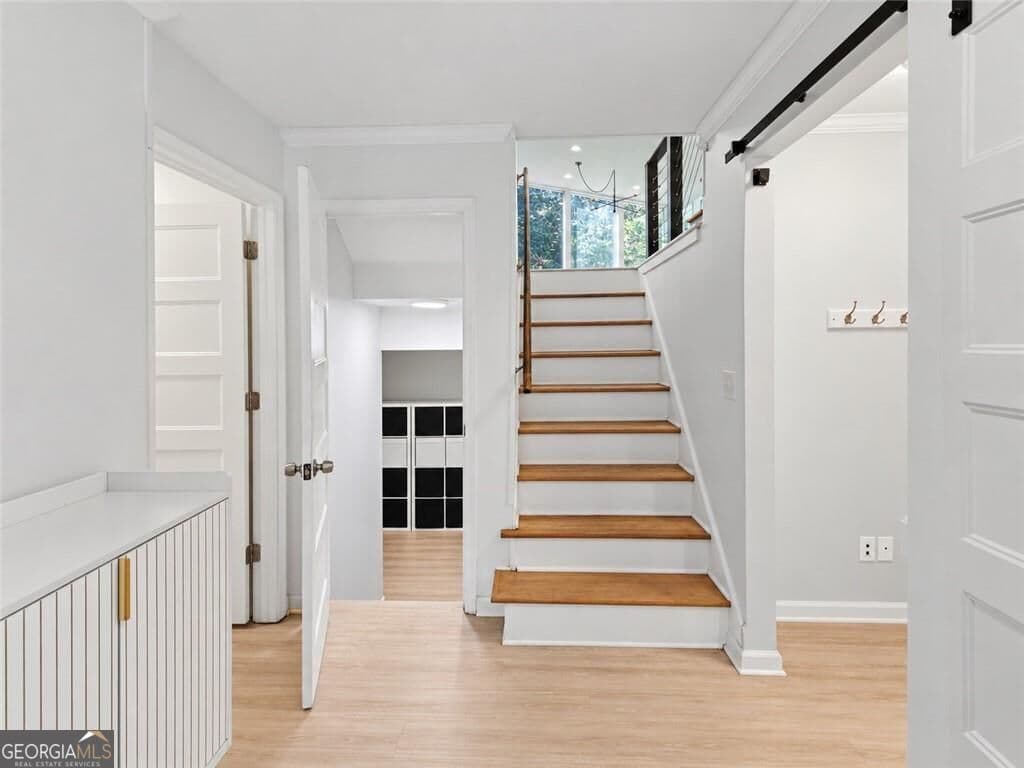 5 bedroom, 4 bathroom, 3,076 sq ft single family residence for sale at 1708 Childerlee Lane, Atlanta, GA 30329 — photo 5