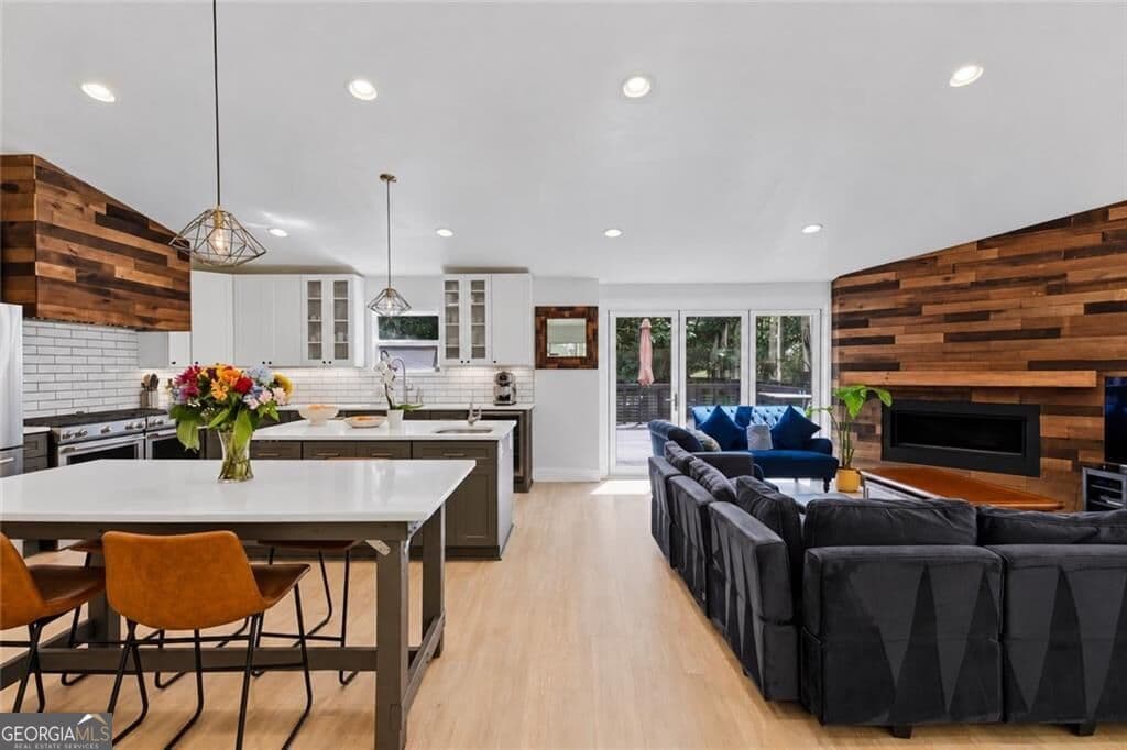 5 bedroom, 4 bathroom, 3,076 sq ft single family residence for sale at 1708 Childerlee Lane, Atlanta, GA 30329 — photo 9