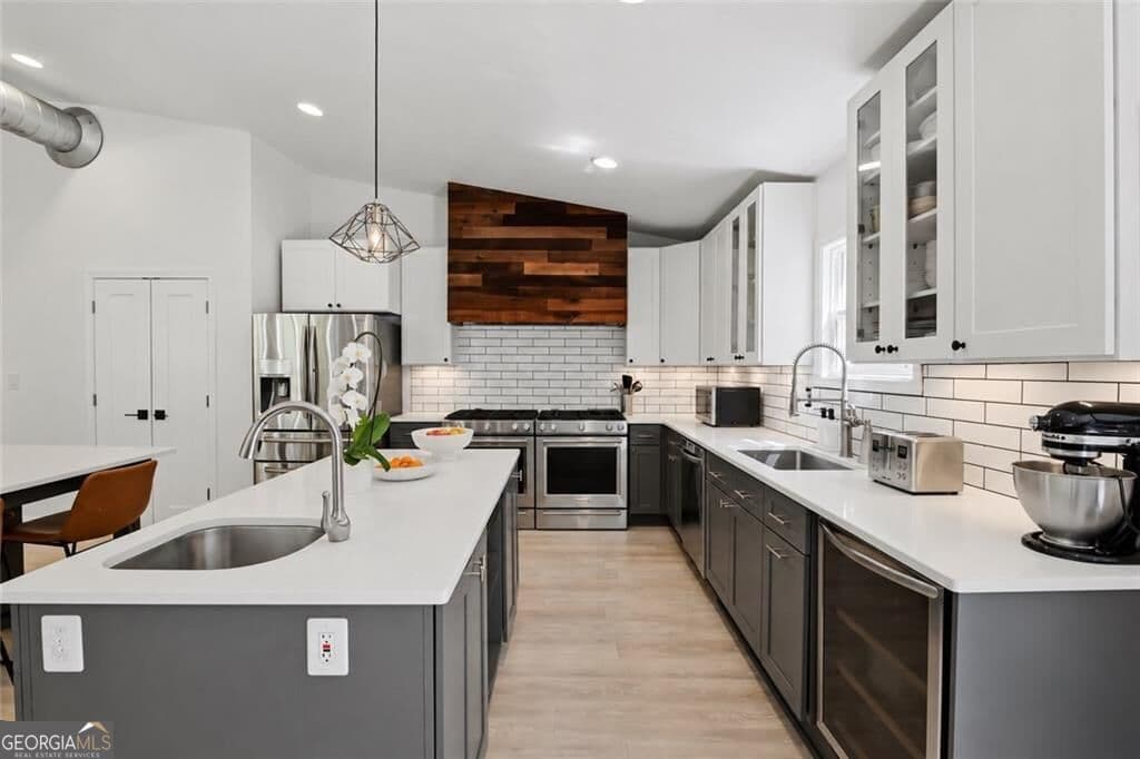 5 bedroom, 4 bathroom, 3,076 sq ft single family residence for sale at 1708 Childerlee Lane, Atlanta, GA 30329 — photo 10