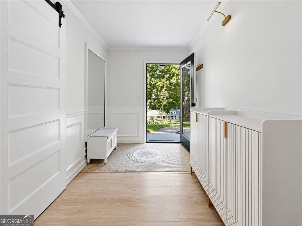 5 bedroom, 4 bathroom, 3,076 sq ft single family residence for sale at 1708 Childerlee Lane, Atlanta, GA 30329 — photo 4