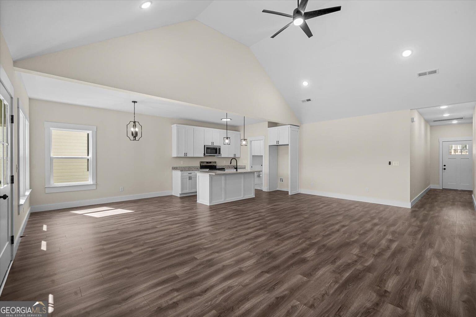 3 bedroom, 2 bathroom, 1,450 sq ft single family residence for sale at 142 Washington Street, Dalton, GA 30721 — photo 7