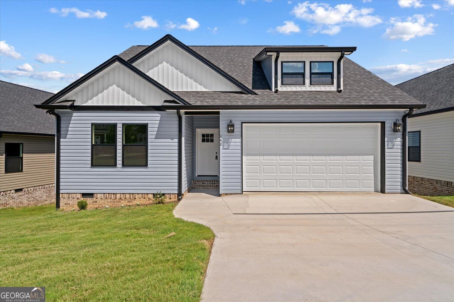 3 bedroom, 2 bathroom, 1,450 sq ft single family residence for sale at 142 Washington Street, Dalton, GA 30721 — photo 1 of 51