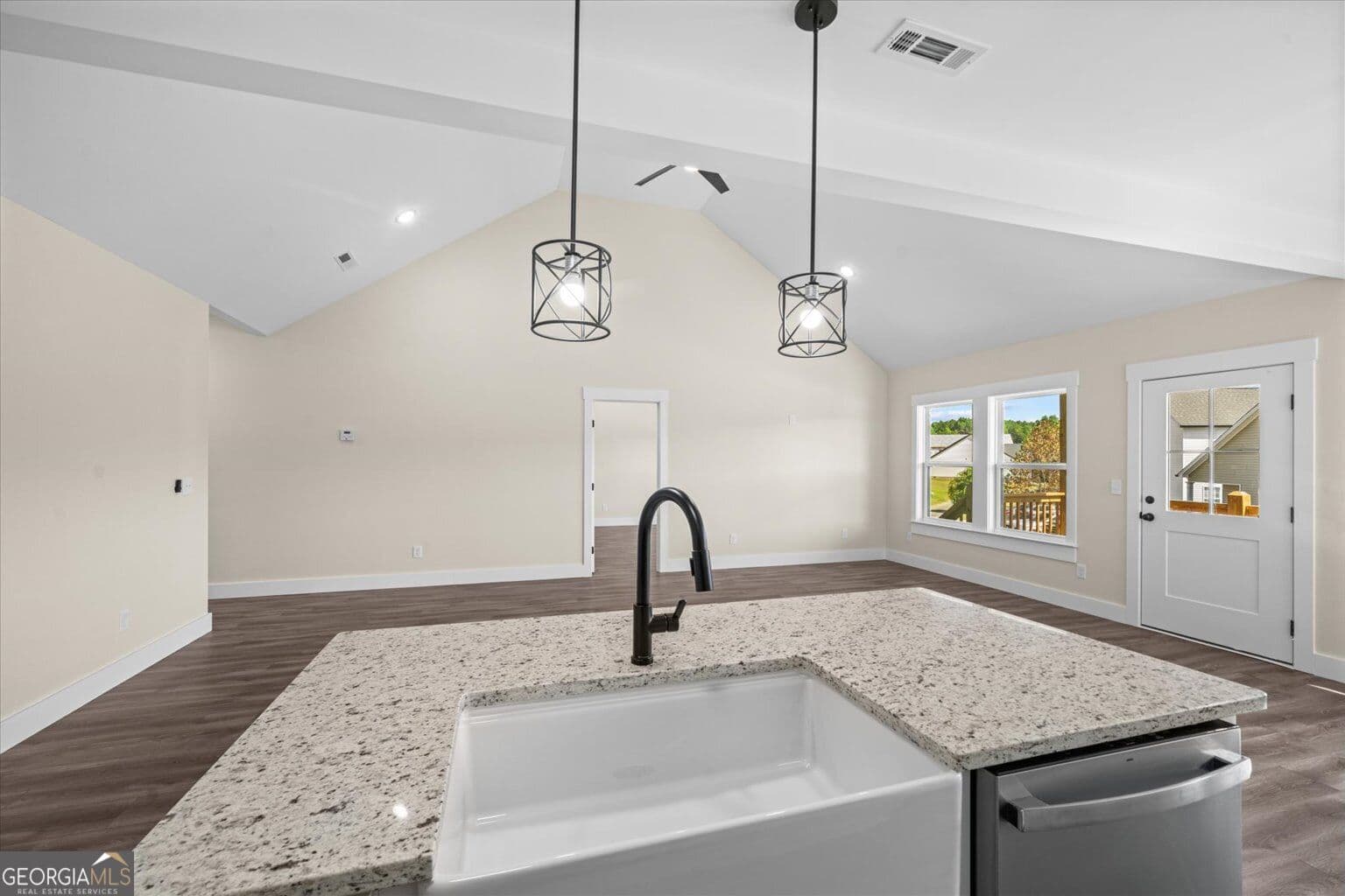 3 bedroom, 2 bathroom, 1,450 sq ft single family residence for sale at 142 Washington Street, Dalton, GA 30721 — photo 5