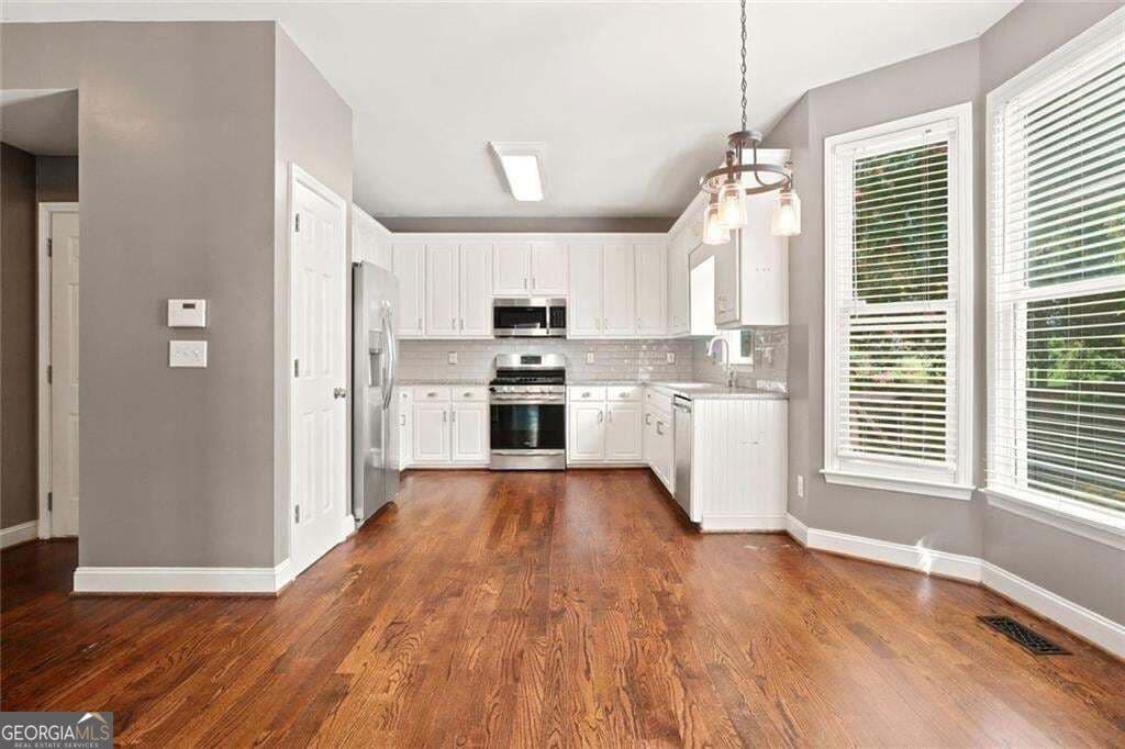 5 bedroom, 4 bathroom, 3,262 sq ft single family residence for sale at 843 Bentwater Drive, Acworth, GA 30101 — photo 9