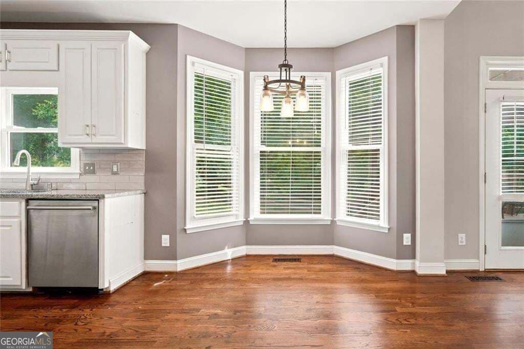 5 bedroom, 4 bathroom, 3,262 sq ft single family residence for sale at 843 Bentwater Drive, Acworth, GA 30101 — photo 10