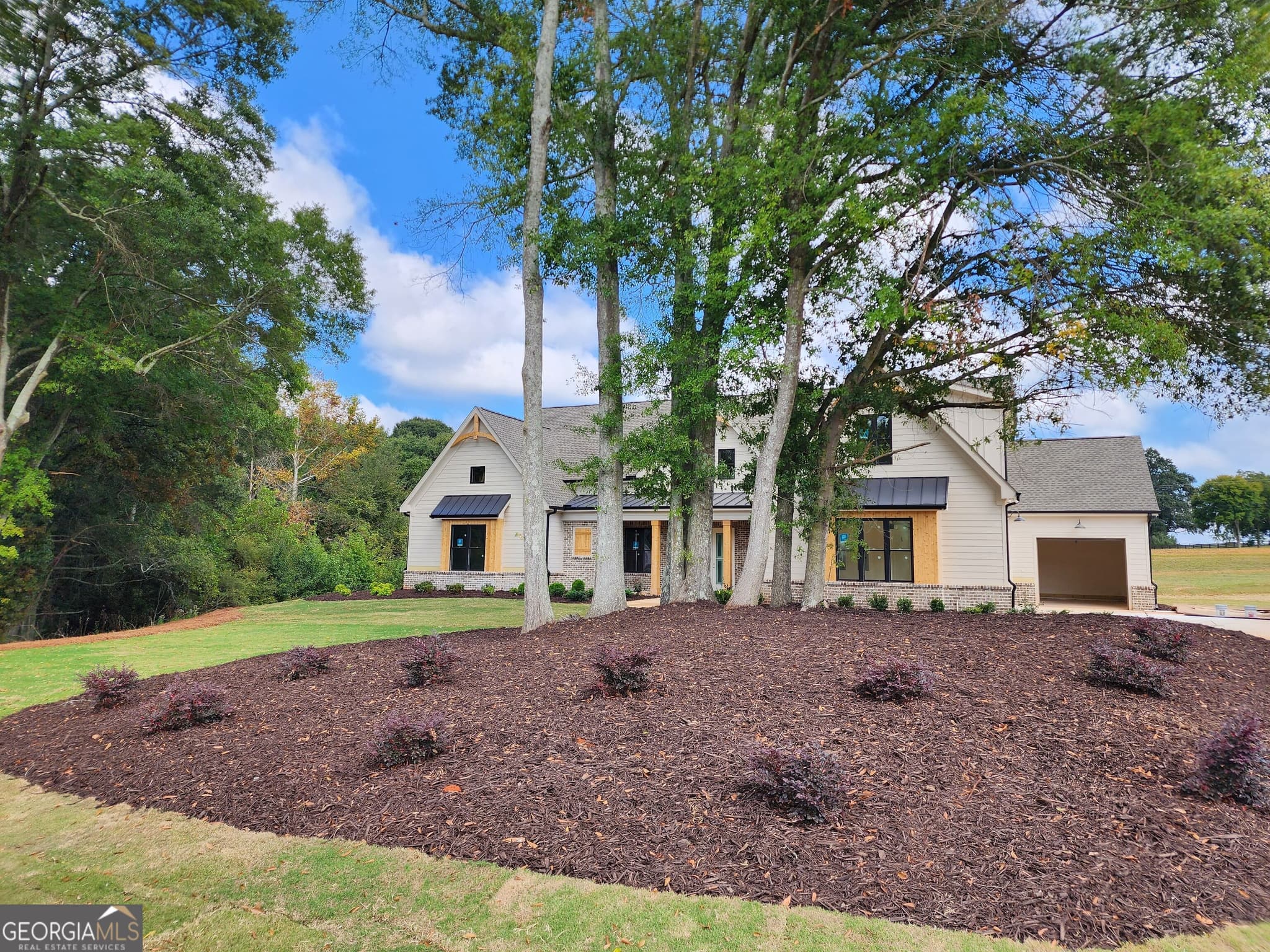 4 bedroom, 3.5 bathroom, 3,366 sq ft single family residence for sale at 167 Ivey Trace Court, Pendergrass, GA 30567 — photo 2