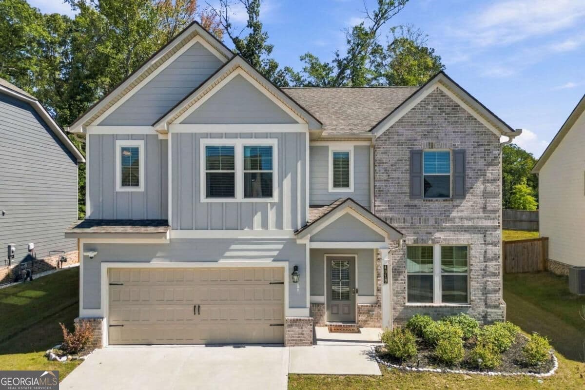4 bedroom, 3.5 bathroom, 2,756 sq ft single family residence for sale at 4010 Diane Lane, Fayetteville, GA 30214 — photo 1 of 60