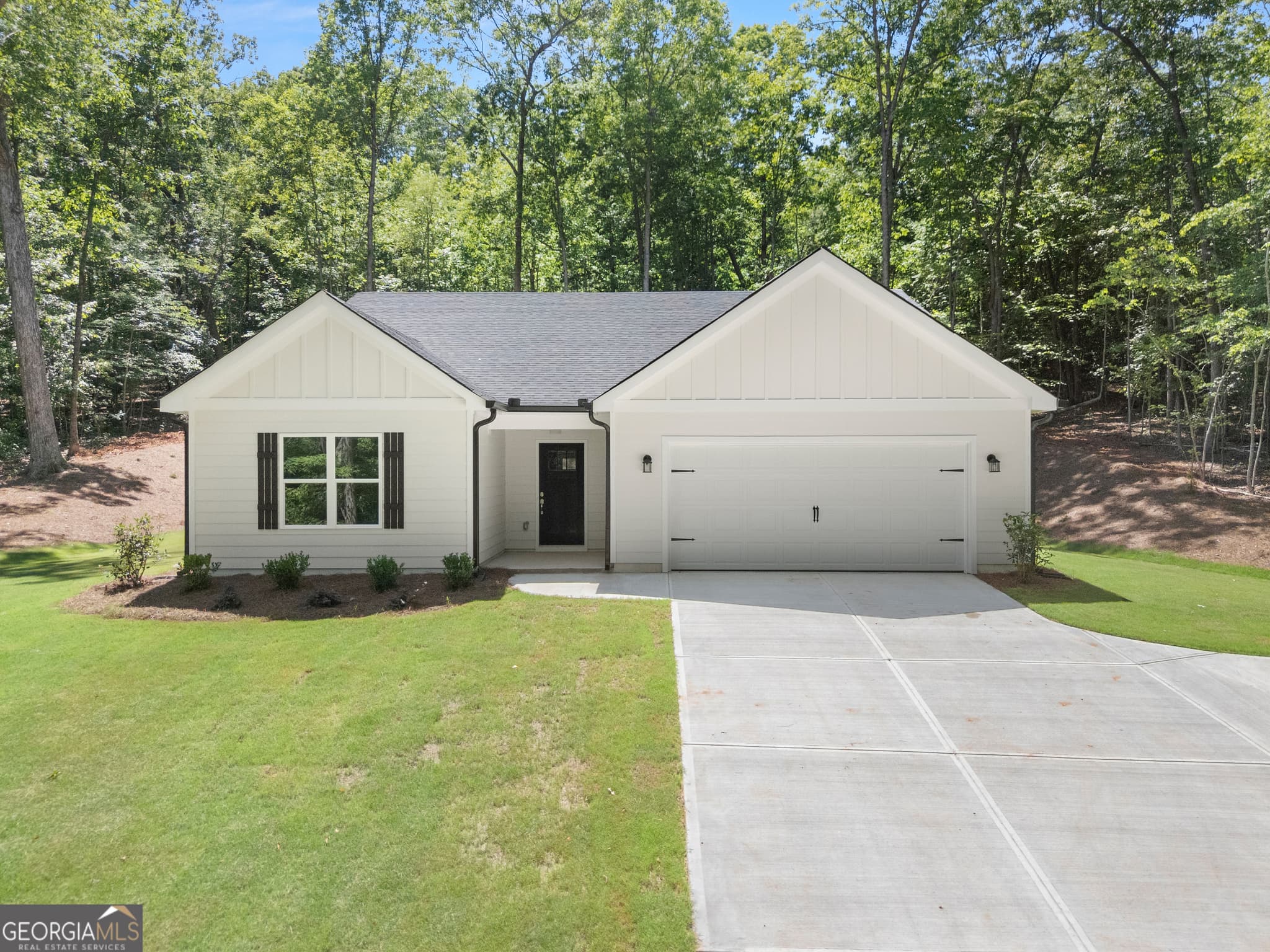 3 bedroom, 2 bathroom, 1,895 sq ft single family residence sold at 299 Shore Crest Drive, Martin, GA 30577