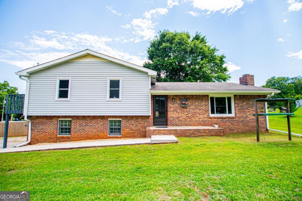 3 bedroom, 2 bathroom, 1,396 sq ft single family residence sold at 235 E Knight Drive, Carrollton, GA 30116
