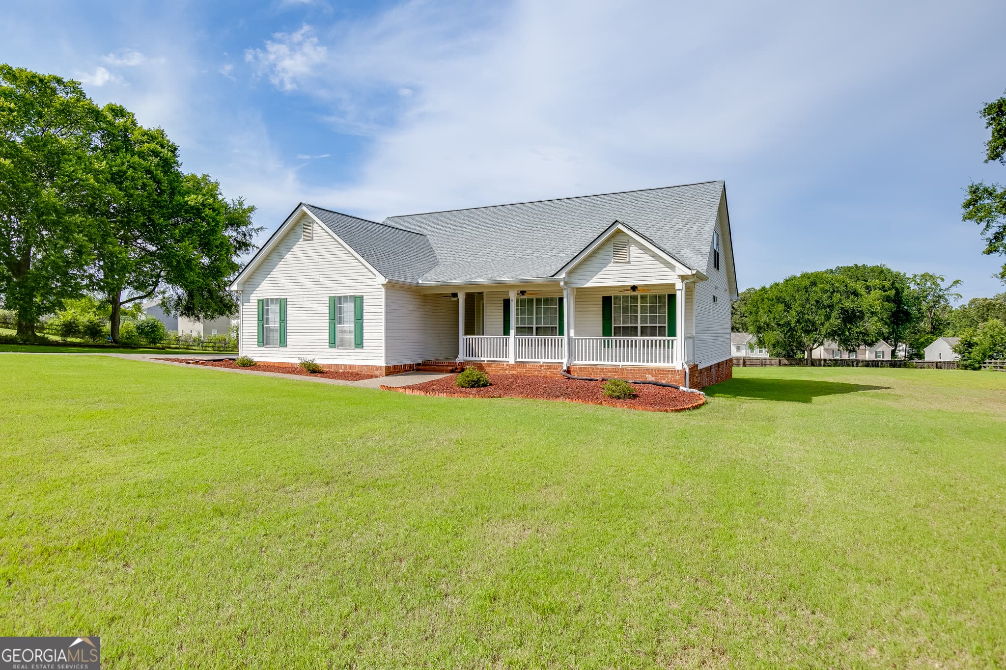 4 bedroom, 2 bathroom, 2,060 sq ft single family residence for sale at 352 Olde Wick Trail, Hoschton, GA 30548 — photo 4