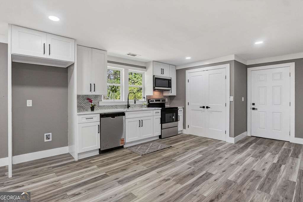 3 bedroom, 1 bathroom, 1,170 sq ft single family residence for sale at 206 Walker Drive, Monroe, GA 30655 — photo 6