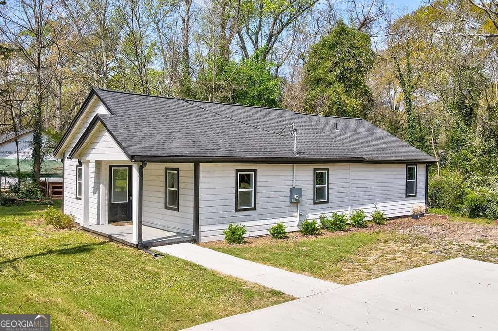 3 bedroom, 1 bathroom, 1,170 sq ft single family residence for sale at 206 Walker Drive, Monroe, GA 30655 — photo 3