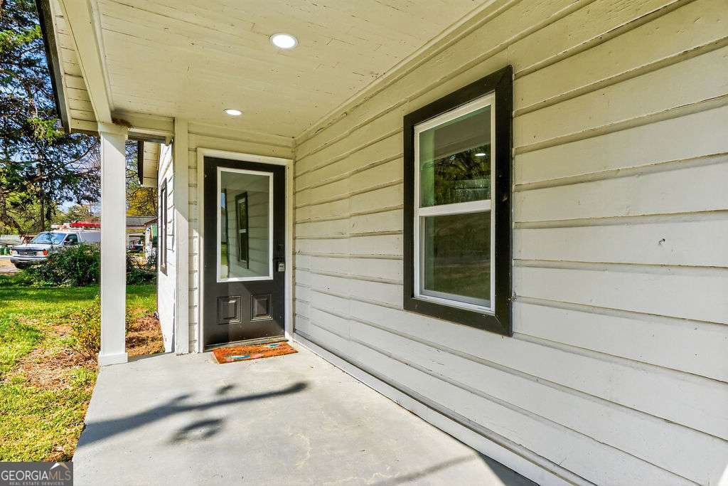 3 bedroom, 1 bathroom, 1,170 sq ft single family residence for sale at 206 Walker Drive, Monroe, GA 30655 — photo 4